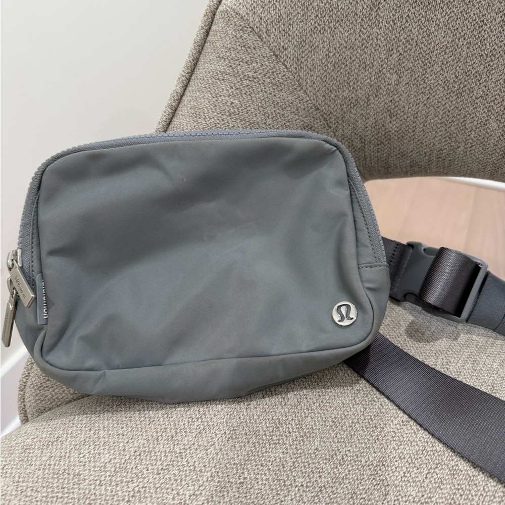 lululemon Gray Everywhere Belt Bag | Adjustable Waist Crossbody 2L